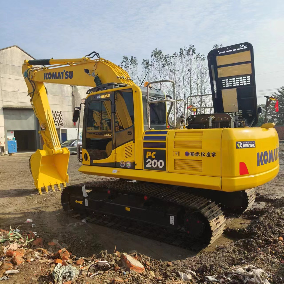 KOMATSU PC200 - Pelle sur chenille: photos 1 KOMATSU PC200 - Pelle sur chenille: photos 1