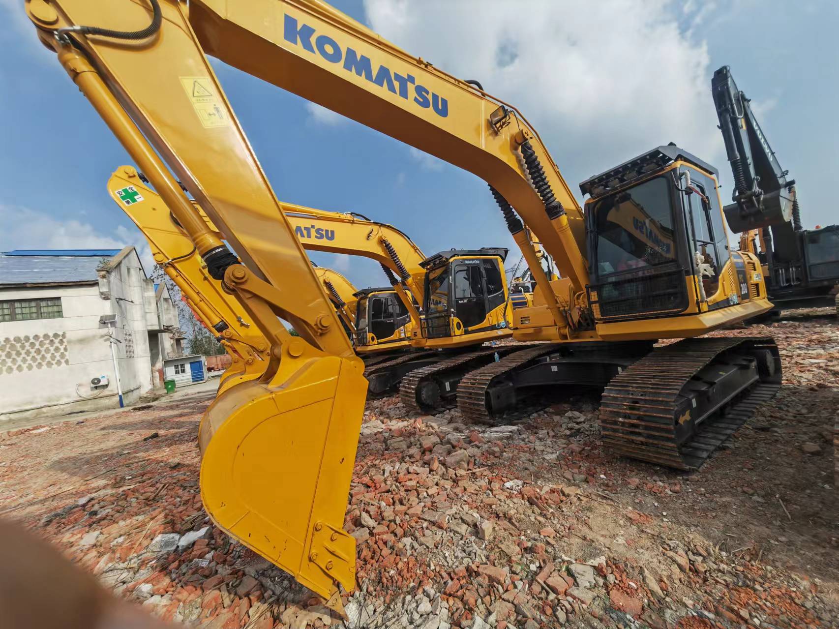 KOMATSU PC200 - Pelle sur chenille: photos 3 KOMATSU PC200 - Pelle sur chenille: photos 3
