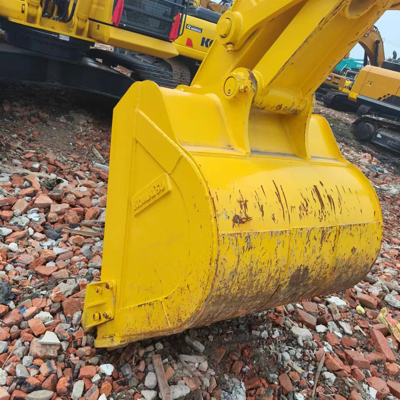 KOMATSU PC240 - Pelle sur chenille: photos 4 KOMATSU PC240 - Pelle sur chenille: photos 4