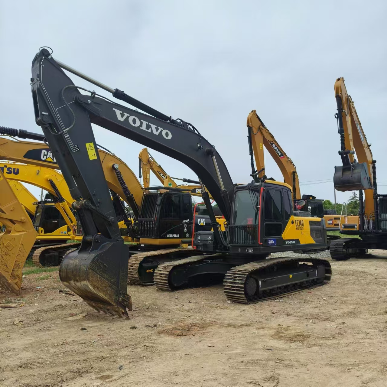 VOLVO EC240 - Pelle sur chenille: photos 1 VOLVO EC240 - Pelle sur chenille: photos 1