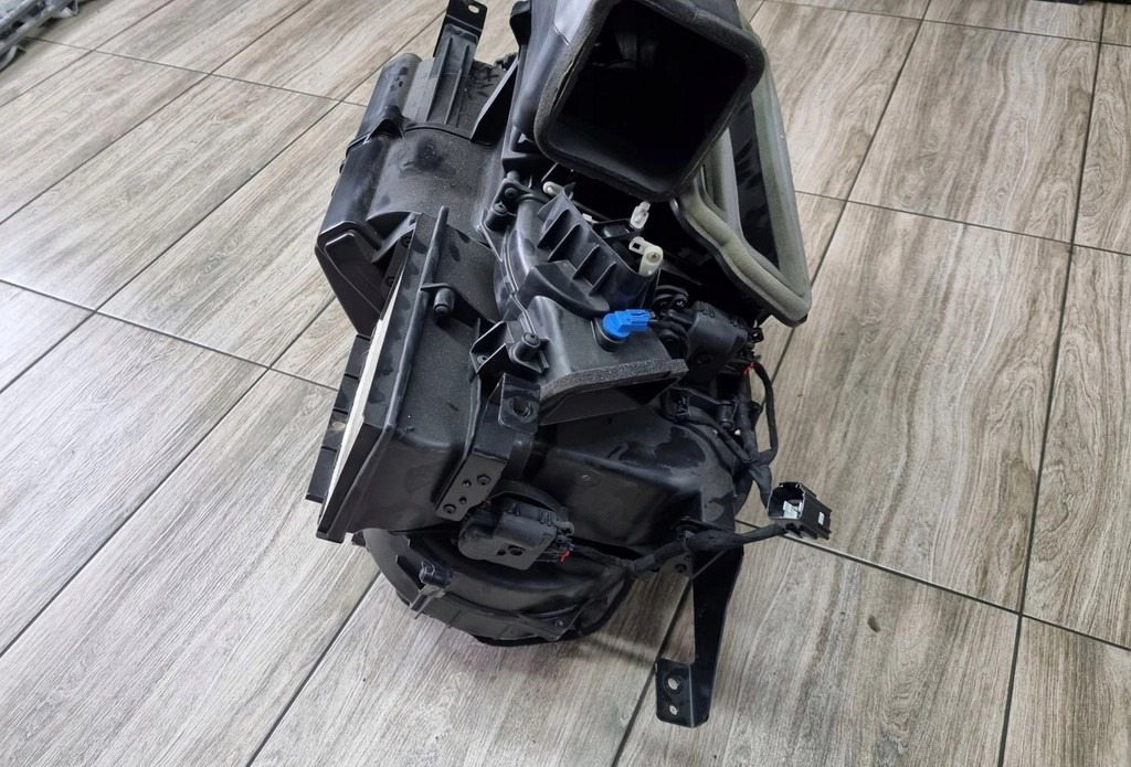 FORD NAGRZEWNICA KOMPLETNA FORD F MAX 500 EURO 6 - Chauffage/ Ventilation pour Camion: photos 4 FORD NAGRZEWNICA KOMPLETNA FORD F MAX 500 EURO 6 - Chauffage/ Ventilation pour Camion: photos 4