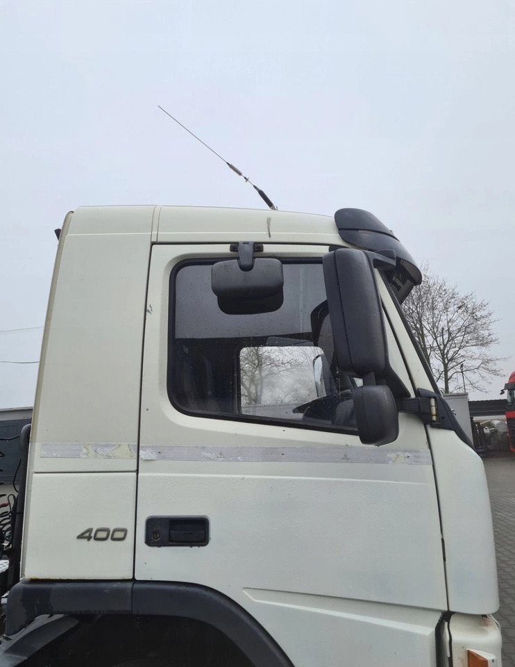 KOMPLETNA NISKA KRÓTKA DZIENNA VOLVO FM 13  - Cabine: photos 4 KOMPLETNA NISKA KRÓTKA DZIENNA VOLVO FM 13  - Cabine: photos 4