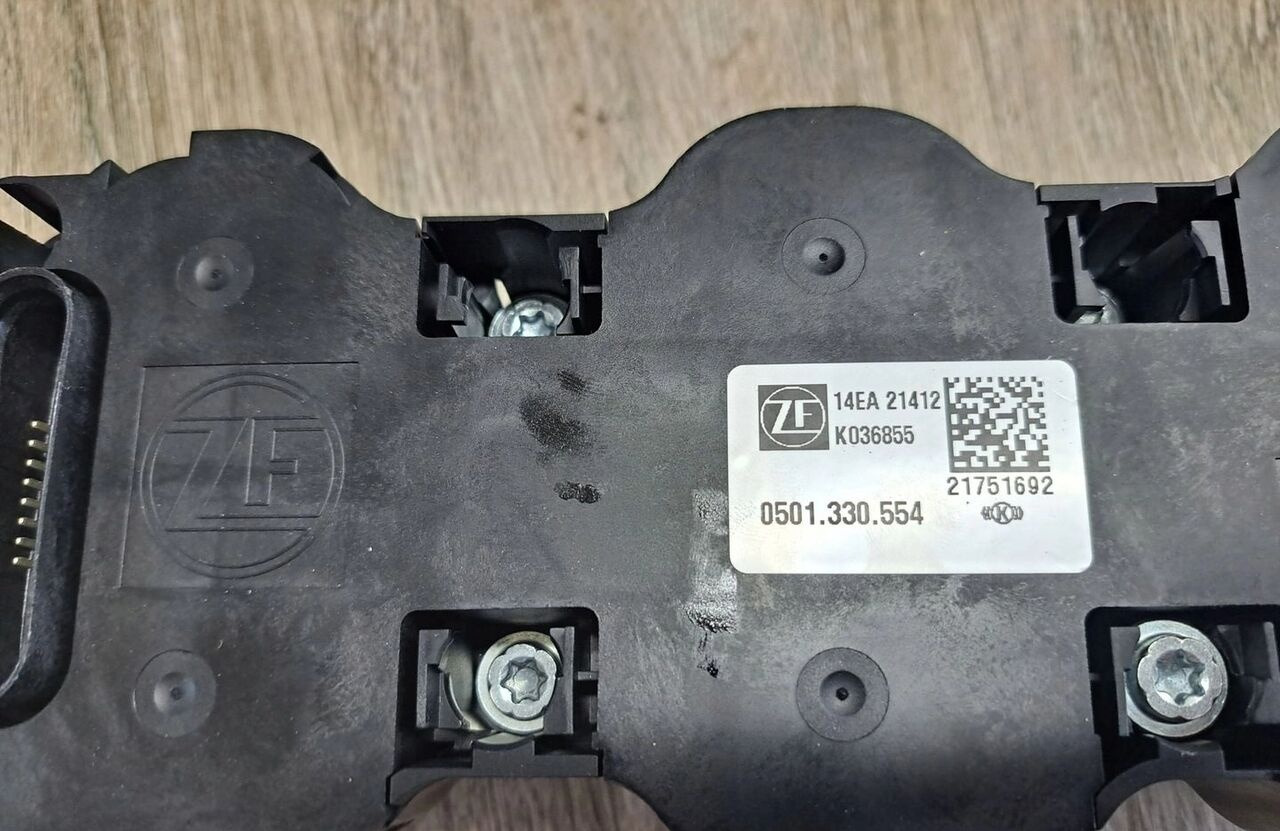 MODUŁ BLOK ELEKTRONIKA WYBIERAKA SKRZYNI BIEGÓW ZF TRAXON 0501.330.554 ZF TRAXON - Transmission pour Camion: photos 2 MODUŁ BLOK ELEKTRONIKA WYBIERAKA SKRZYNI BIEGÓW ZF TRAXON 0501.330.554 ZF TRAXON - Transmission pour Camion: photos 2