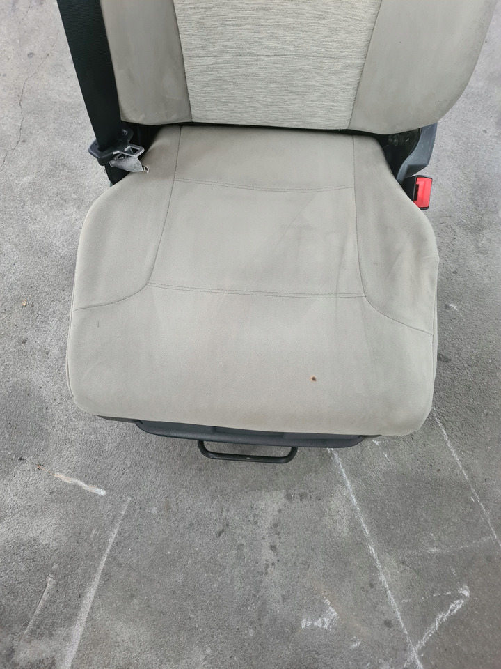 RENAULT FOTEL PNEUMATYCZNY PRAWY SIEDZENIE PASAŻERA RENAULT PREMIUM MIDLUM DXI - Siège pour Camion: photos 3 RENAULT FOTEL PNEUMATYCZNY PRAWY SIEDZENIE PASAŻERA RENAULT PREMIUM MIDLUM DXI - Siège pour Camion: photos 3