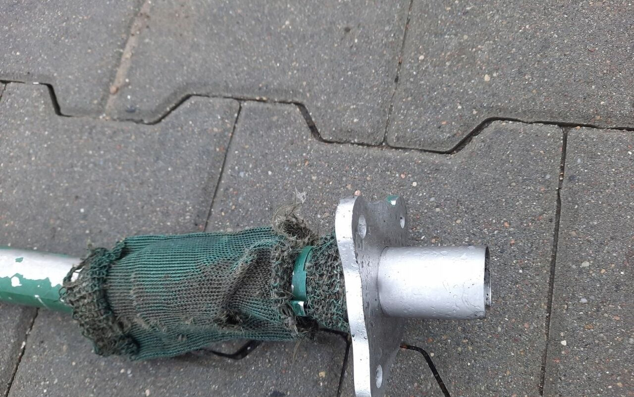 Renault GAMA T DTI 13 VOLVO FH 4 - Tube d'echappement pour Camion: photos 1 Renault GAMA T DTI 13 VOLVO FH 4 - Tube d'echappement pour Camion: photos 1