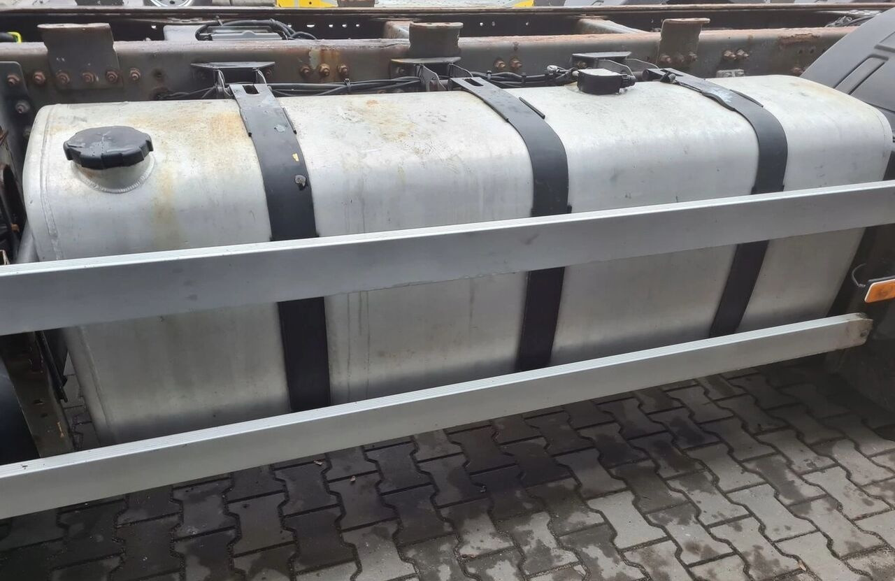 Renault PREMIUM MAGNUM DXI GAMA T VOLVO FH 13 4 180X70X70 1 Renault RENAULT PREMIUM MAGNUM DXI GAMA T VOLVO FH 13 4 - Réservoir de carburant pour Camion: photos 5 Renault PREMIUM MAGNUM DXI GAMA T VOLVO FH 13 4 180X70X70 1 Renault RENAULT PREMIUM MAGNUM DXI GAMA T VOLVO FH 13 4 - Réservoir de carburant pour Camion: photos 5