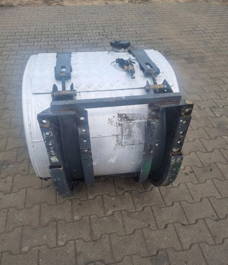 Renault PREMIUM MAGNUM DXI VOLVO FH FM 9 12 13 16 4 80 X 70. Renault RENAULT PREMIUM MAGNUM DXI VOLVO FH FM 9 12 13 16 4 - Réservoir de carburant pour Camion: photos 1 Renault PREMIUM MAGNUM DXI VOLVO FH FM 9 12 13 16 4 80 X 70. Renault RENAULT PREMIUM MAGNUM DXI VOLVO FH FM 9 12 13 16 4 - Réservoir de carburant pour Camion: photos 1