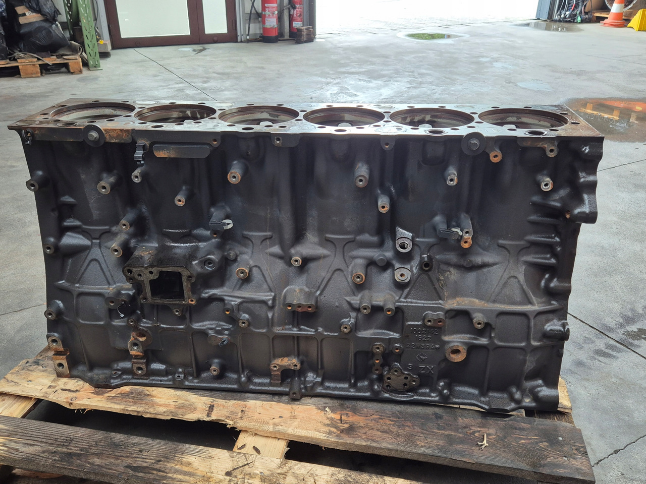 VOLVO BLOK SILNIKA RENAULT GAMA RANGE T EVO TURBOCOMPOUND VOLVO FH 5 D13K 2226825 K8 - Bloc-cylindres pour Camion: photos 2 VOLVO BLOK SILNIKA RENAULT GAMA RANGE T EVO TURBOCOMPOUND VOLVO FH 5 D13K 2226825 K8 - Bloc-cylindres pour Camion: photos 2