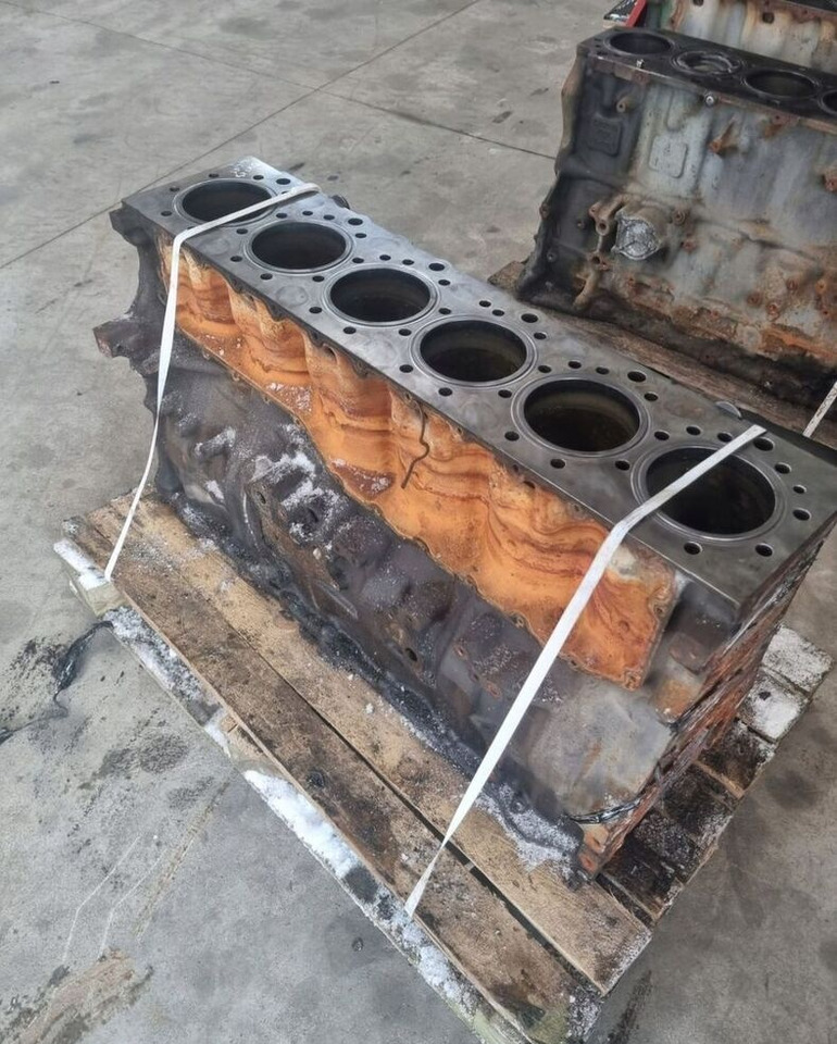 VOLVO BLOK SILNIKA SŁUPEK WAŁ RENAULT MAGNUM DXI 13 VOLVO FH FM 460 500 - Bloc-cylindres pour Camion: photos 2 VOLVO BLOK SILNIKA SŁUPEK WAŁ RENAULT MAGNUM DXI 13 VOLVO FH FM 460 500 - Bloc-cylindres pour Camion: photos 2