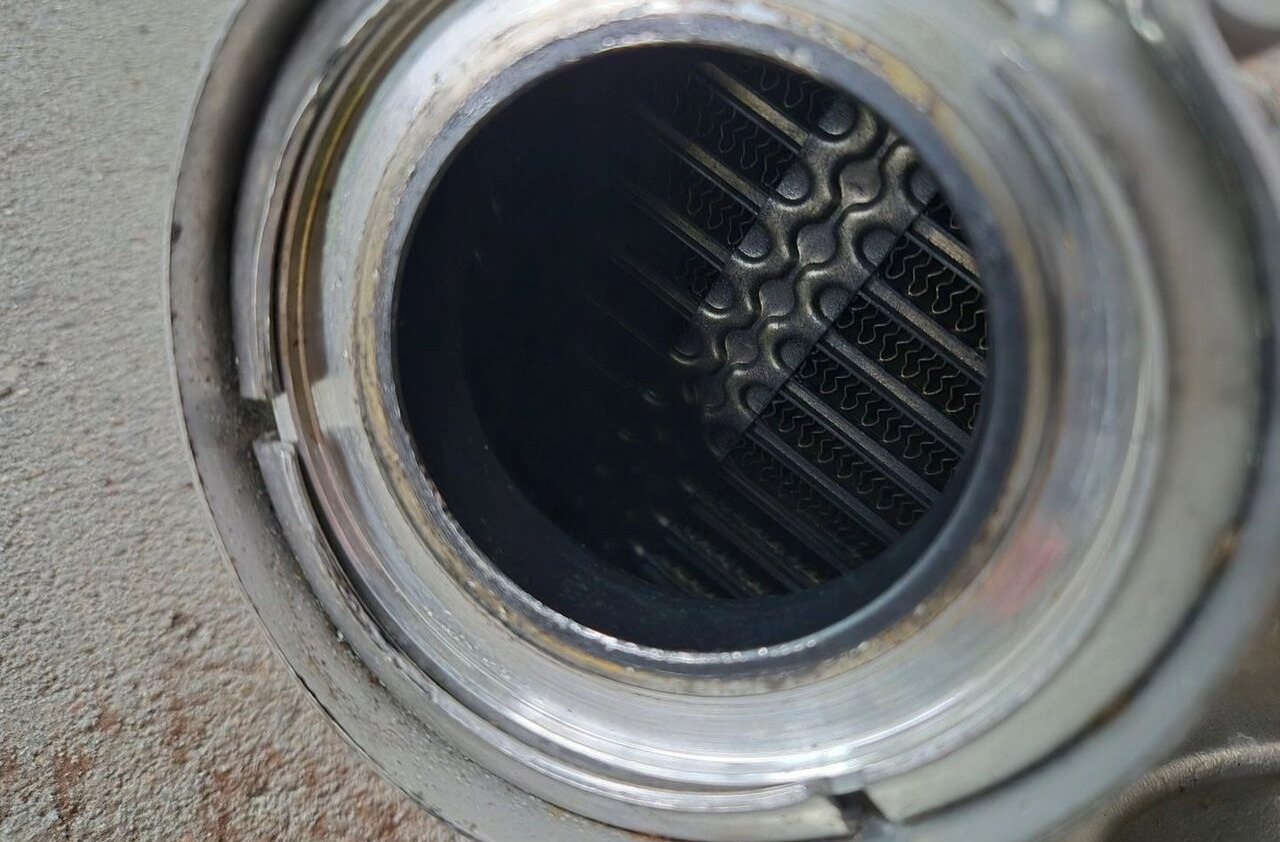 VOLVO CHŁODNICZKA SPALIN EGR FH 4 FH 16 D16K EURO6 21968564 - Refroidisseur EGR pour Camion: photos 5 VOLVO CHŁODNICZKA SPALIN EGR FH 4 FH 16 D16K EURO6 21968564 - Refroidisseur EGR pour Camion: photos 5