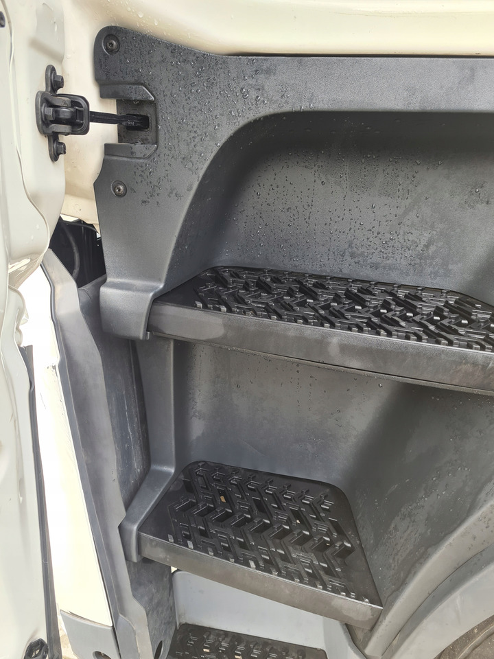 VOLVO STOPIEŃ STOPNICA KOMPLETNA LEWA STELAŻ ORYGINAŁ VOLVO FH 5 - Marchepied pour Camion: photos 2 VOLVO STOPIEŃ STOPNICA KOMPLETNA LEWA STELAŻ ORYGINAŁ VOLVO FH 5 - Marchepied pour Camion: photos 2