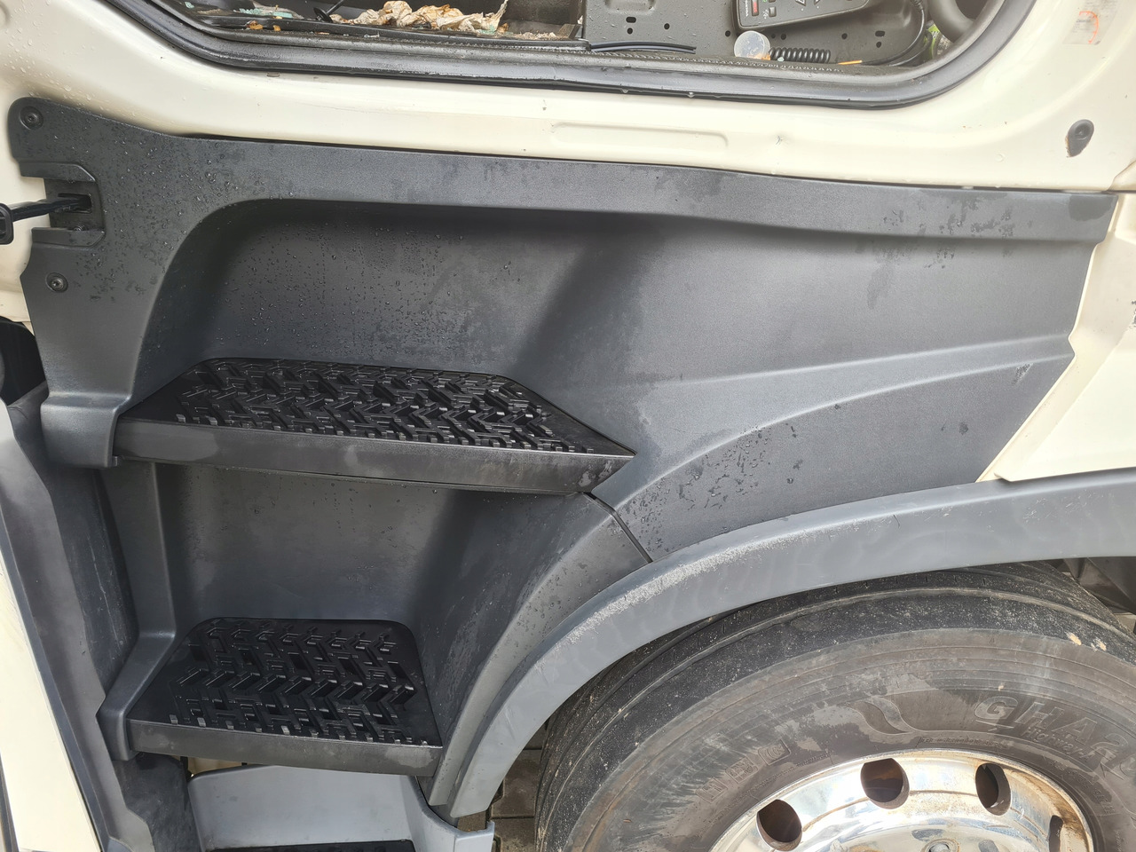 VOLVO STOPIEŃ STOPNICA KOMPLETNA LEWA STELAŻ ORYGINAŁ VOLVO FH 5 - Marchepied pour Camion: photos 4 VOLVO STOPIEŃ STOPNICA KOMPLETNA LEWA STELAŻ ORYGINAŁ VOLVO FH 5 - Marchepied pour Camion: photos 4