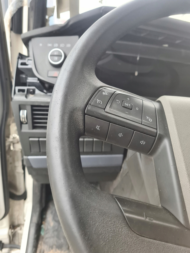 VOLVO WIELOFUNKCYJNA KOMPLETNA - Volant: photos 3 VOLVO WIELOFUNKCYJNA KOMPLETNA - Volant: photos 3