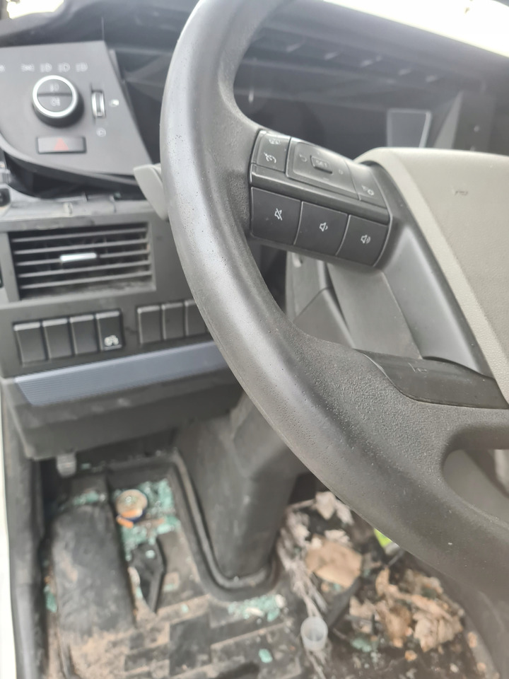 VOLVO WIELOFUNKCYJNA KOMPLETNA - Volant: photos 5 VOLVO WIELOFUNKCYJNA KOMPLETNA - Volant: photos 5