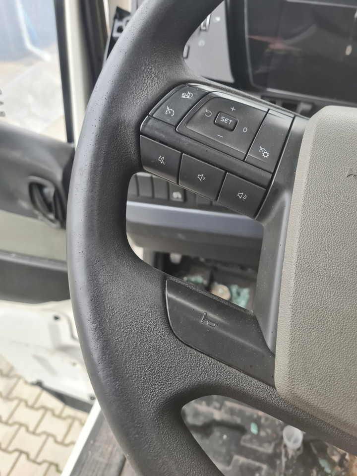 VOLVO WIELOFUNKCYJNA KOMPLETNA - Volant: photos 2 VOLVO WIELOFUNKCYJNA KOMPLETNA - Volant: photos 2