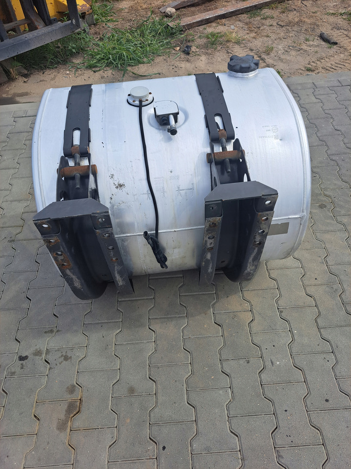 VOLVO ZBIORNIK PALIWA RENAULT GAMA RANGE T VOLVO FH 4 FM 4 90/70/70 365L - Réservoir de carburant pour Camion: photos 4 VOLVO ZBIORNIK PALIWA RENAULT GAMA RANGE T VOLVO FH 4 FM 4 90/70/70 365L - Réservoir de carburant pour Camion: photos 4