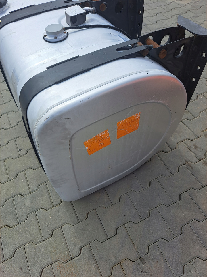 VOLVO ZBIORNIK PALIWA RENAULT GAMA RANGE T VOLVO FH 4 FM 4 90/70/70 365L - Réservoir de carburant pour Camion: photos 2 VOLVO ZBIORNIK PALIWA RENAULT GAMA RANGE T VOLVO FH 4 FM 4 90/70/70 365L - Réservoir de carburant pour Camion: photos 2