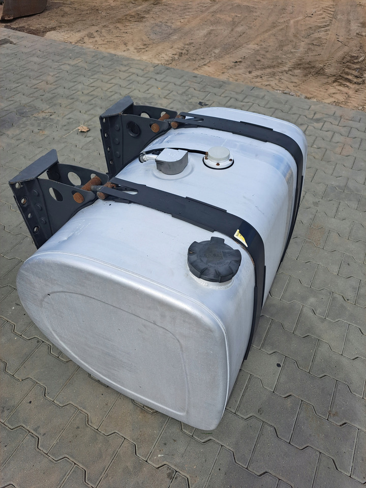 VOLVO ZBIORNIK PALIWA RENAULT GAMA RANGE T VOLVO FH 4 FM 4 90/70/70 365L - Réservoir de carburant pour Camion: photos 3 VOLVO ZBIORNIK PALIWA RENAULT GAMA RANGE T VOLVO FH 4 FM 4 90/70/70 365L - Réservoir de carburant pour Camion: photos 3