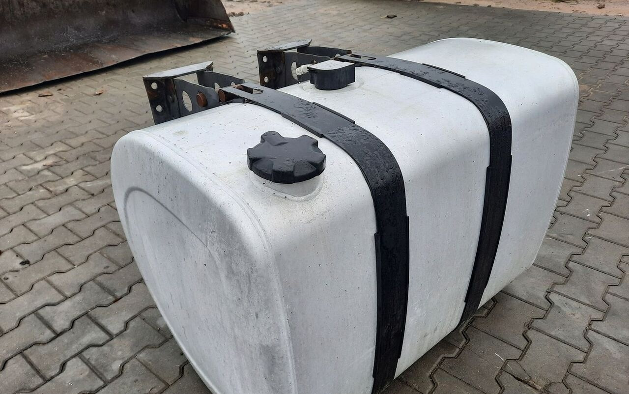 VOLVO ZBIORNIK PALIWA RENAULT GAMA RANGE T VOLVO FH FM 4 5 100/70/70 - Réservoir de carburant pour Camion: photos 3 VOLVO ZBIORNIK PALIWA RENAULT GAMA RANGE T VOLVO FH FM 4 5 100/70/70 - Réservoir de carburant pour Camion: photos 3