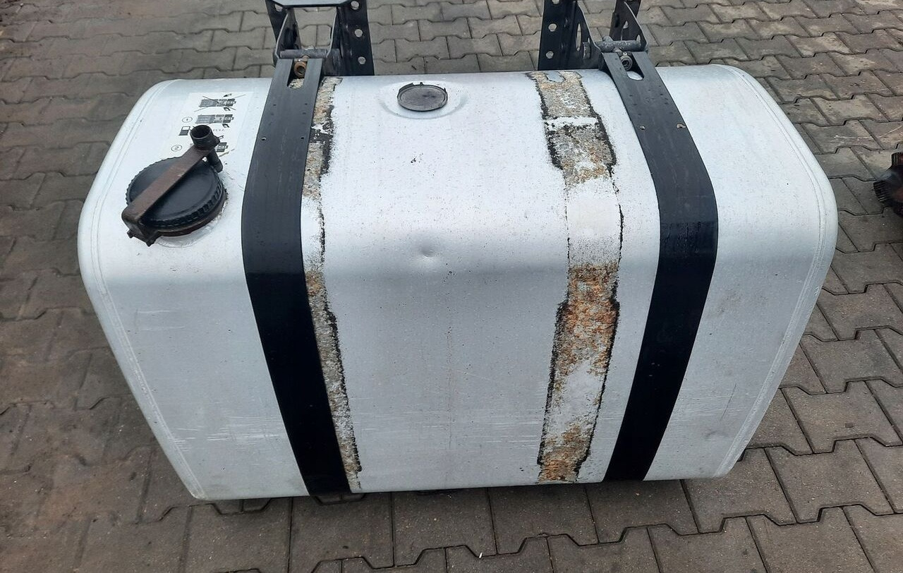 VOLVO ZBIORNIK PALIWA RENAULT GAMA T RANGE VOLVO FH FM 4 5 100/70/70 - Réservoir de carburant pour Camion: photos 3 VOLVO ZBIORNIK PALIWA RENAULT GAMA T RANGE VOLVO FH FM 4 5 100/70/70 - Réservoir de carburant pour Camion: photos 3