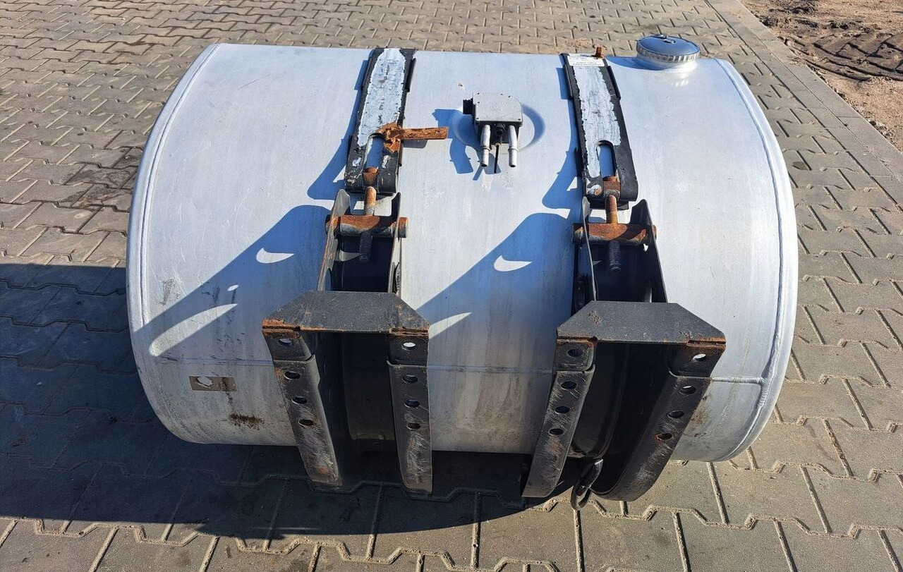 VOLVO ZBIORNIK PALIWA VOLVO FH 4 RENAULT GAMA T 100/70/70 21516447 - Réservoir de carburant pour Camion: photos 2 VOLVO ZBIORNIK PALIWA VOLVO FH 4 RENAULT GAMA T 100/70/70 21516447 - Réservoir de carburant pour Camion: photos 2