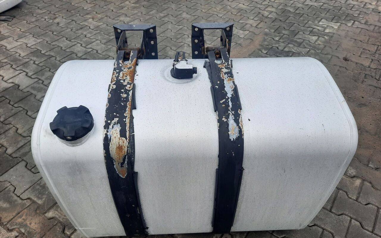 VOLVO ZBIORNIK PALIWA VOLVO FH FM 4 RENAULT GAMA RANGE T 100/70/70 20503505 - Réservoir de carburant pour Camion: photos 1 VOLVO ZBIORNIK PALIWA VOLVO FH FM 4 RENAULT GAMA RANGE T 100/70/70 20503505 - Réservoir de carburant pour Camion: photos 1