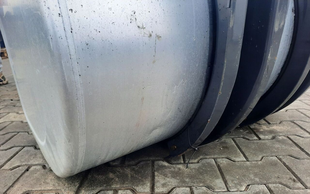 VOLVO ZBIORNIK PALIWA VOLVO FH FM 4 RENAULT GAMA RANGE T 100/70/70 20503505 - Réservoir de carburant pour Camion: photos 5 VOLVO ZBIORNIK PALIWA VOLVO FH FM 4 RENAULT GAMA RANGE T 100/70/70 20503505 - Réservoir de carburant pour Camion: photos 5