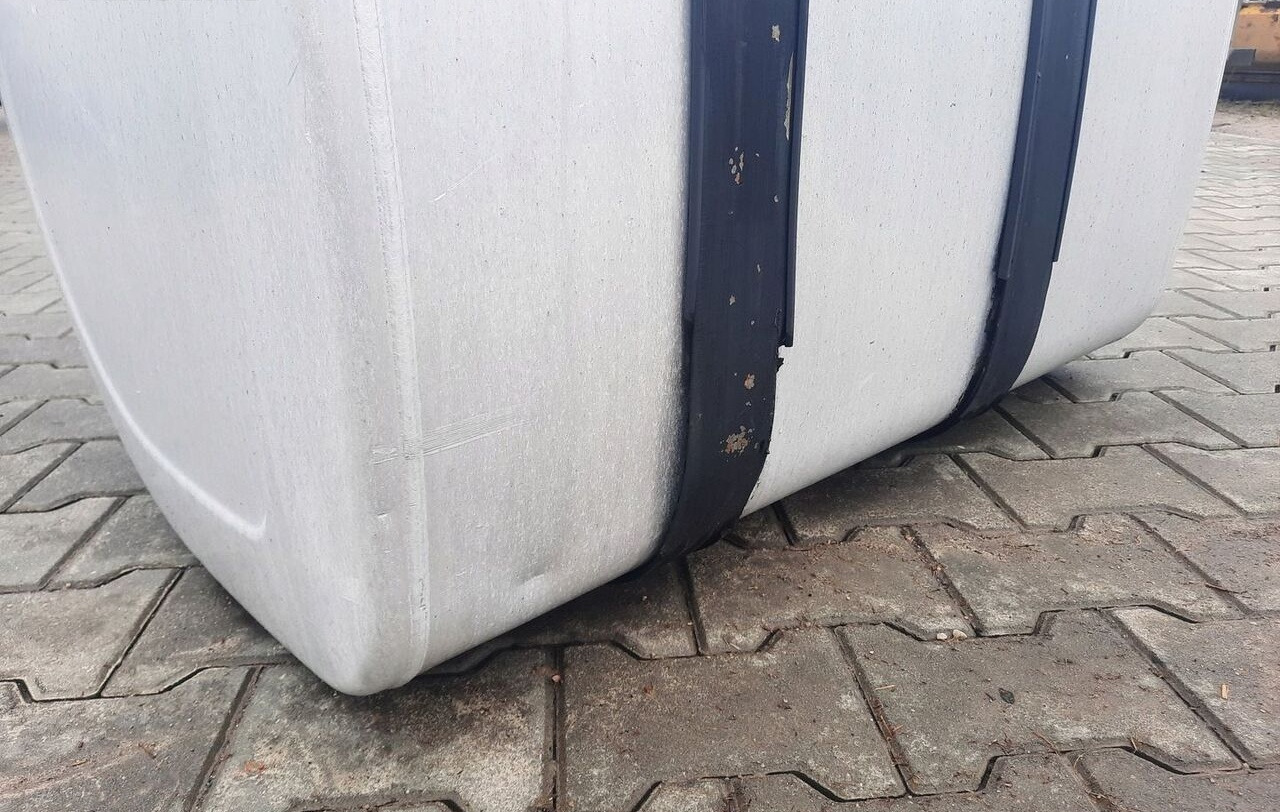 VOLVO ZBIORNIK PALIWA VOLVO FH FM 4 RENAULT GAMA RANGE T 100/70/70 20503505 - Réservoir de carburant pour Camion: photos 3 VOLVO ZBIORNIK PALIWA VOLVO FH FM 4 RENAULT GAMA RANGE T 100/70/70 20503505 - Réservoir de carburant pour Camion: photos 3