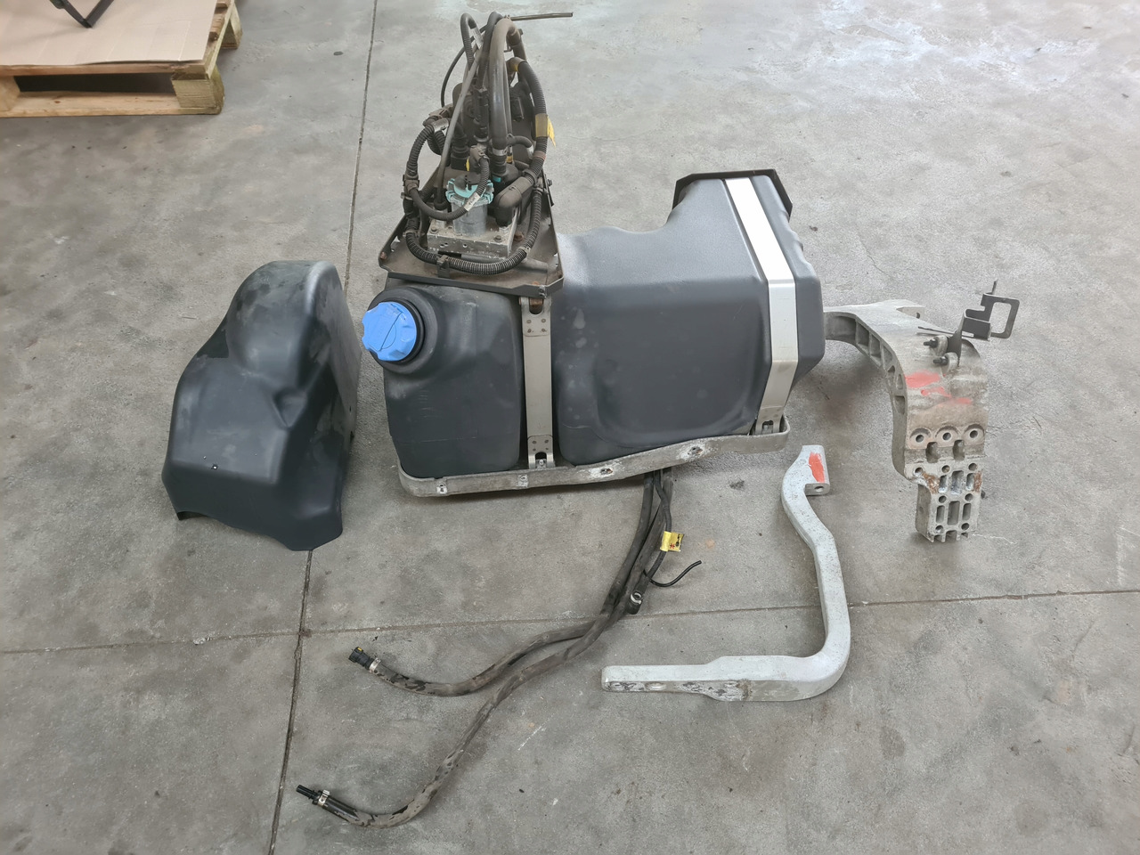 AdBlue réservoir VOLVO ZBIORNIK POMPA WIĄZKA ADBLUE KOMPLET RENAULT GAMA T VOLVO FH 4 FM 4: photos 8