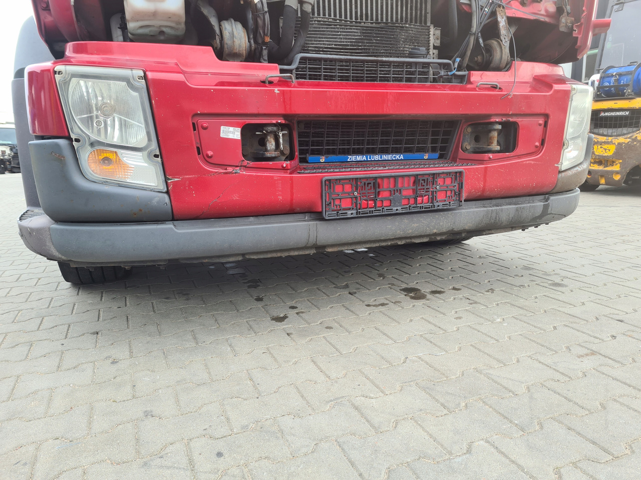 VOLVO ZDERZAK KOMPLETNY Z LAMPAMI BELKA STOPNIE VOLVO FL 22.5 EURO 5 - Pare-chocs pour Camion: photos 1 VOLVO ZDERZAK KOMPLETNY Z LAMPAMI BELKA STOPNIE VOLVO FL 22.5 EURO 5 - Pare-chocs pour Camion: photos 1