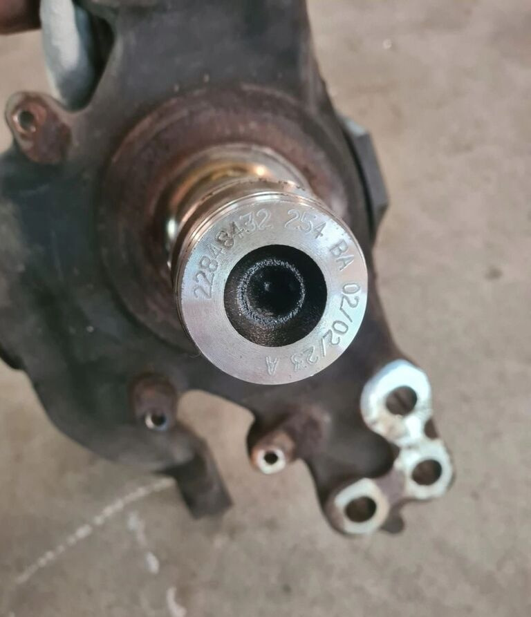 VOLVO ZWROTNICA LEWA VOLVO FH 4 FM 4 FH 5 FM 5 RENAULT GAMA T FI 58 22848432 - Fusée d'essieu pour Camion: photos 4 VOLVO ZWROTNICA LEWA VOLVO FH 4 FM 4 FH 5 FM 5 RENAULT GAMA T FI 58 22848432 - Fusée d'essieu pour Camion: photos 4