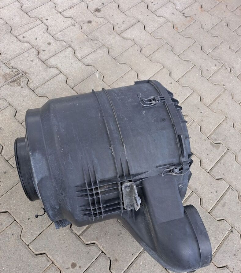 Volvo OBUDOWA FILTRA POWIETRZA VOLVO FH FM 4 13 LIFT - Filtre à air pour Camion: photos 1 Volvo OBUDOWA FILTRA POWIETRZA VOLVO FH FM 4 13 LIFT - Filtre à air pour Camion: photos 1