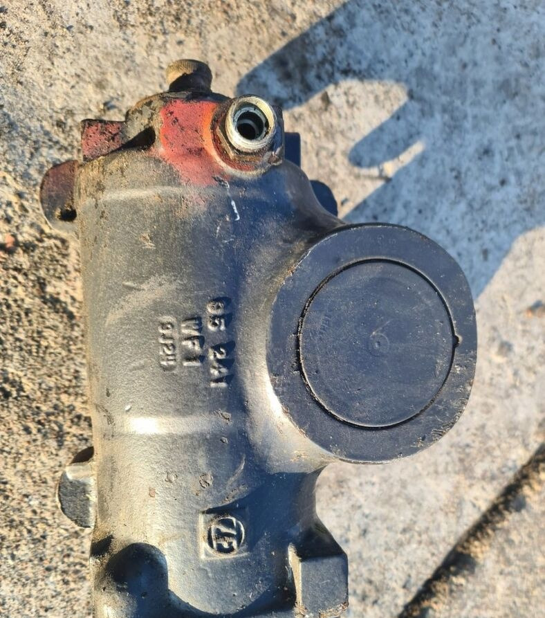 ZF KOLUMNA PRZEKŁADNIA KIEROWNICZA RENAULT MIDLUM DXI 19,5 - Boîtier de direction pour Camion: photos 2 ZF KOLUMNA PRZEKŁADNIA KIEROWNICZA RENAULT MIDLUM DXI 19,5 - Boîtier de direction pour Camion: photos 2