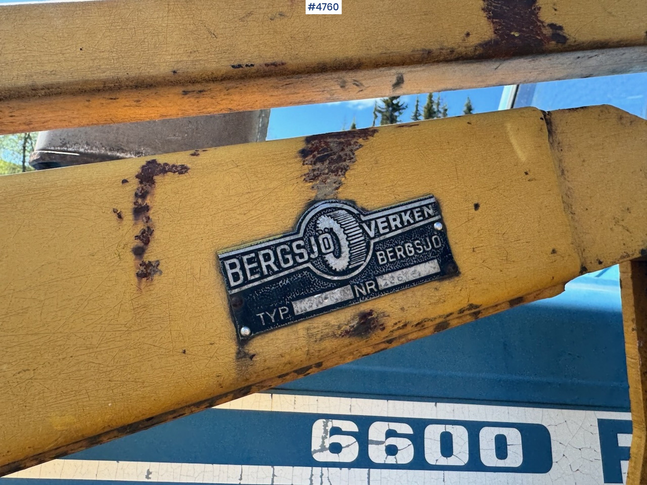 Tracteur agricole 1978 Ford 6600 4x4 w/ Front Loader, Bucket, Twin Wheels and Winch.: photos 16 Tracteur agricole 1978 Ford 6600 4x4 w/ Front Loader, Bucket, Twin Wheels and Winch.: photos 16