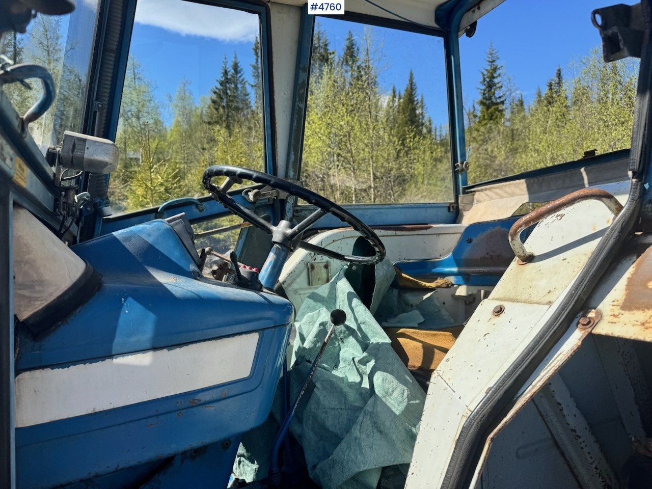 Tracteur agricole 1978 Ford 6600 4x4 w/ Front Loader, Bucket, Twin Wheels and Winch.: photos 17 Tracteur agricole 1978 Ford 6600 4x4 w/ Front Loader, Bucket, Twin Wheels and Winch.: photos 17