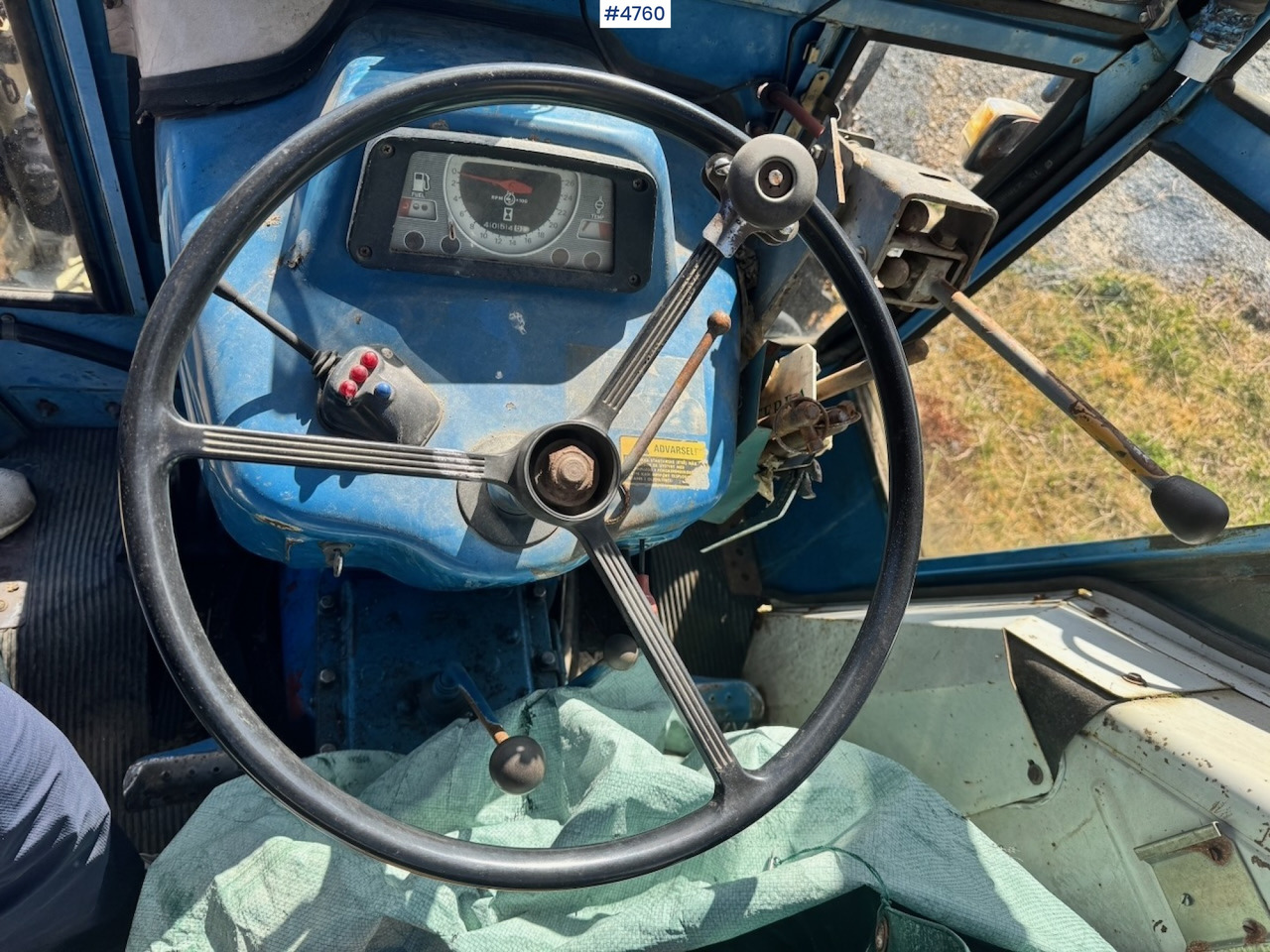 Tracteur agricole 1978 Ford 6600 4x4 w/ Front Loader, Bucket, Twin Wheels and Winch.: photos 18 Tracteur agricole 1978 Ford 6600 4x4 w/ Front Loader, Bucket, Twin Wheels and Winch.: photos 18