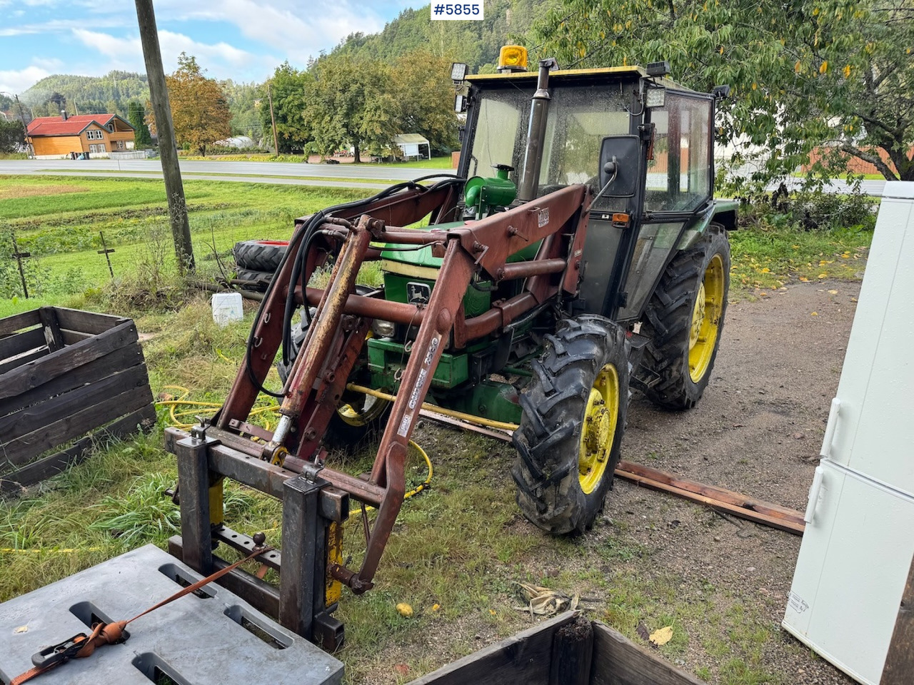 1982 John Deere 1140 with front loader and a parts tractor - Tracteur agricole: photos 1 1982 John Deere 1140 with front loader and a parts tractor - Tracteur agricole: photos 1
