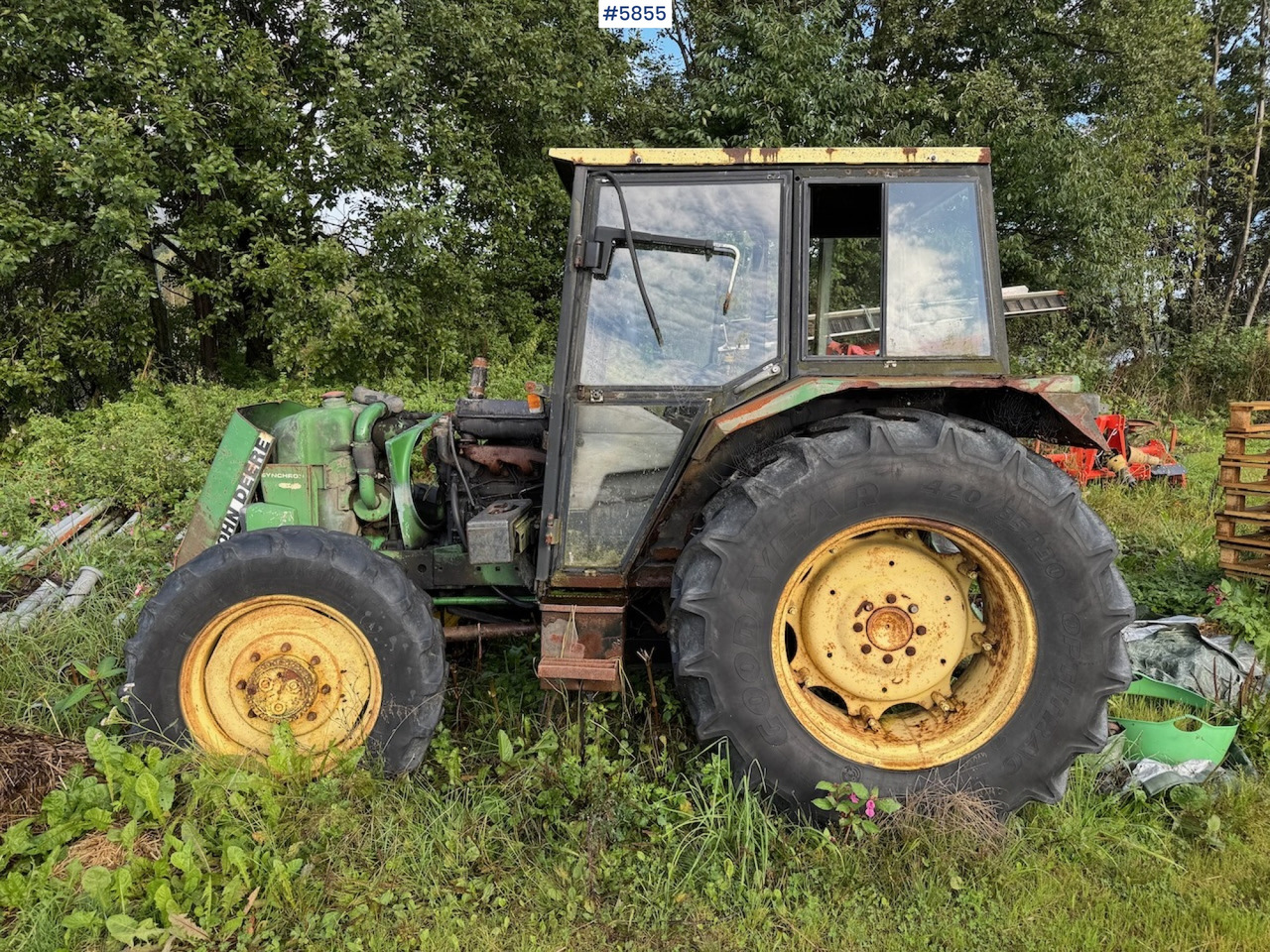 1982 John Deere 1140 with front loader and a parts tractor - Tracteur agricole: photos 5 1982 John Deere 1140 with front loader and a parts tractor - Tracteur agricole: photos 5