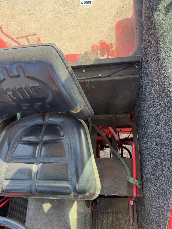 Tracteur agricole 1983 International 585: photos 13
