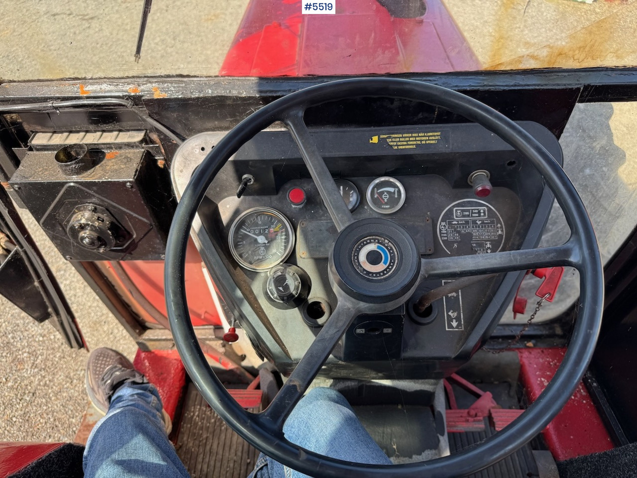 Tracteur agricole 1983 International 585: photos 15
