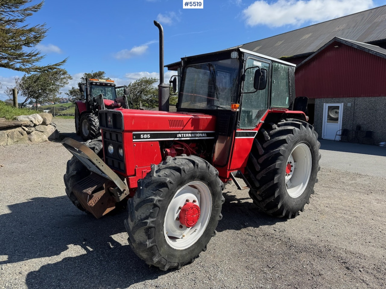 1983 International 585 - Tracteur agricole: photos 1 1983 International 585 - Tracteur agricole: photos 1