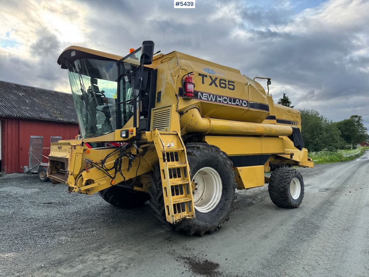 1995 New Holland TX65 m/ 20 fot skjærebord og henger - Moissonneuse-batteuse: photos 1 1995 New Holland TX65 m/ 20 fot skjærebord og henger - Moissonneuse-batteuse: photos 1