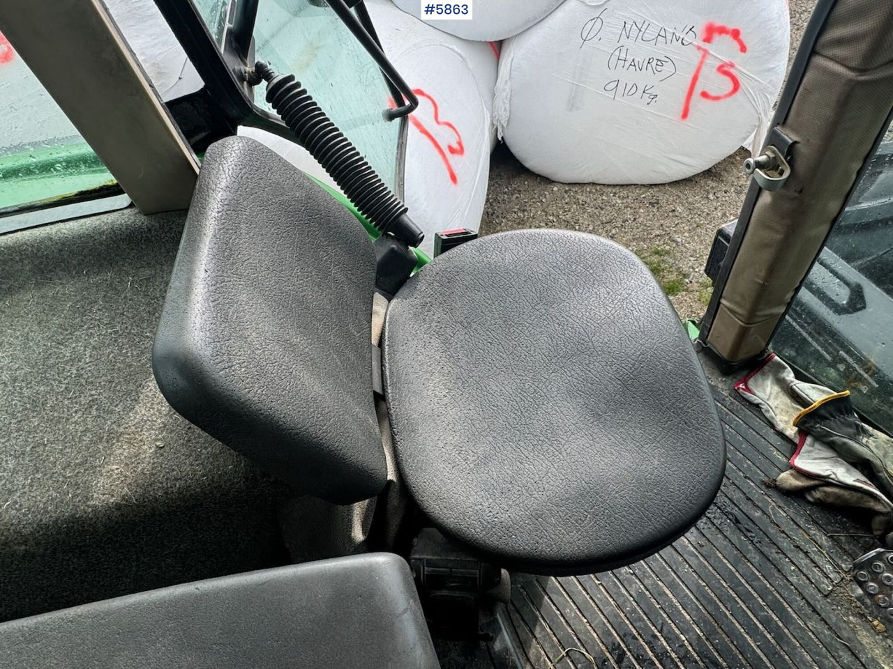 Tracteur agricole 1996 John Deere 6400 4x4 w/ front loader.: photos 12