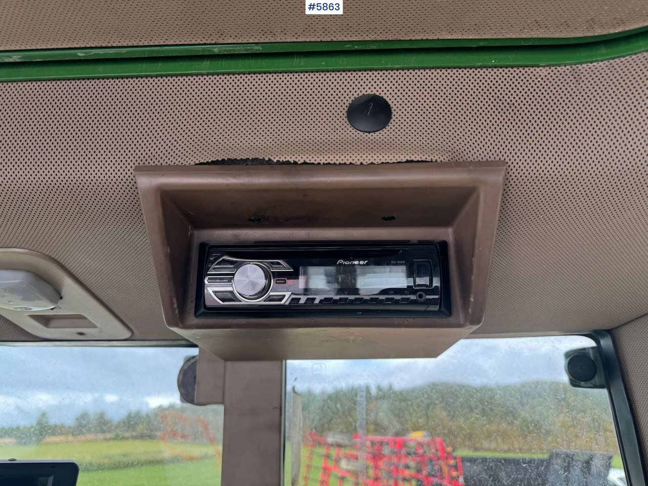 Tracteur agricole 1996 John Deere 6400 4x4 w/ front loader.: photos 18