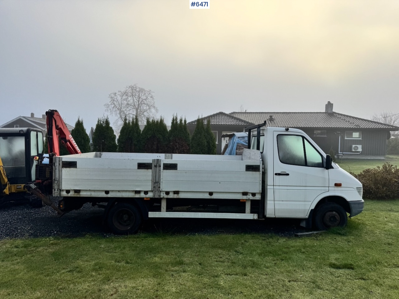 1996 Mercedes 412D Flatbed truck w/ Rear-mounted crane. - Fourgon plateau: photos 4 1996 Mercedes 412D Flatbed truck w/ Rear-mounted crane. - Fourgon plateau: photos 4
