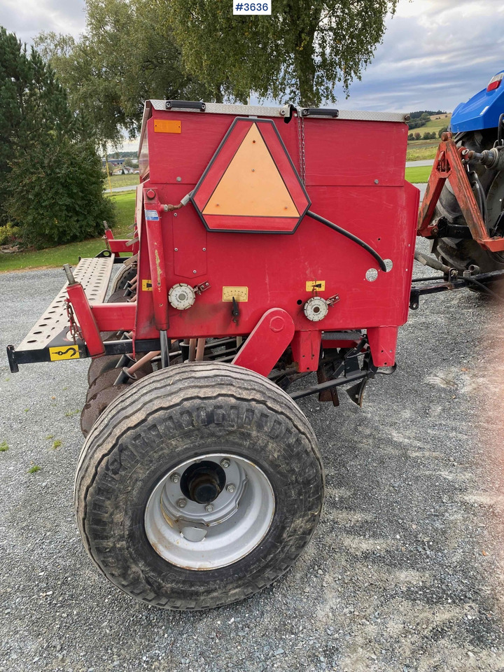 1997 Junkkari Simulta 2500 seed drill - Semoir: photos 3 1997 Junkkari Simulta 2500 seed drill - Semoir: photos 3
