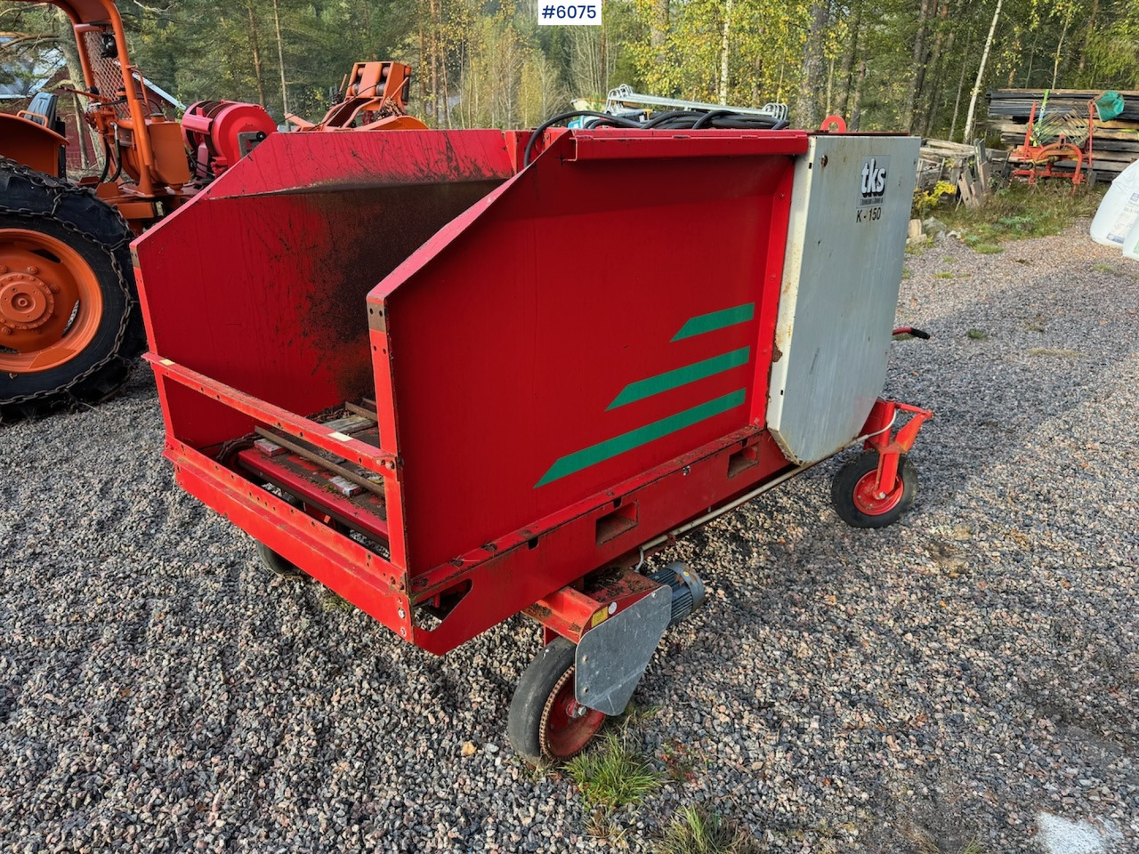 2000 TKS K-150 Round bale cutter with wheel drive. - Matériel de fenaison: photos 5 2000 TKS K-150 Round bale cutter with wheel drive. - Matériel de fenaison: photos 5