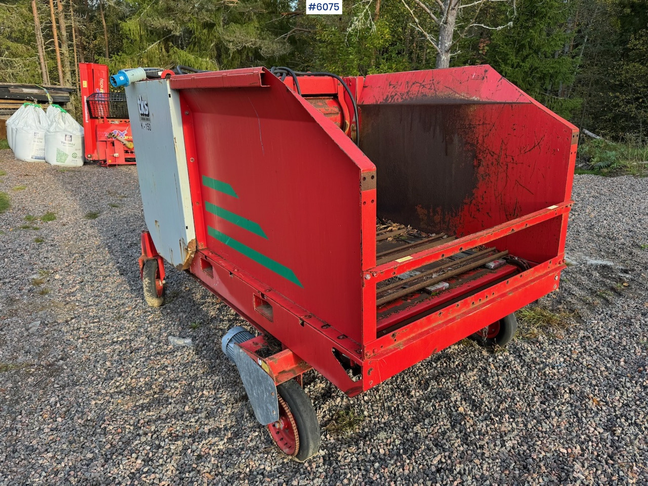 2000 TKS K-150 Round bale cutter with wheel drive. - Matériel de fenaison: photos 3 2000 TKS K-150 Round bale cutter with wheel drive. - Matériel de fenaison: photos 3