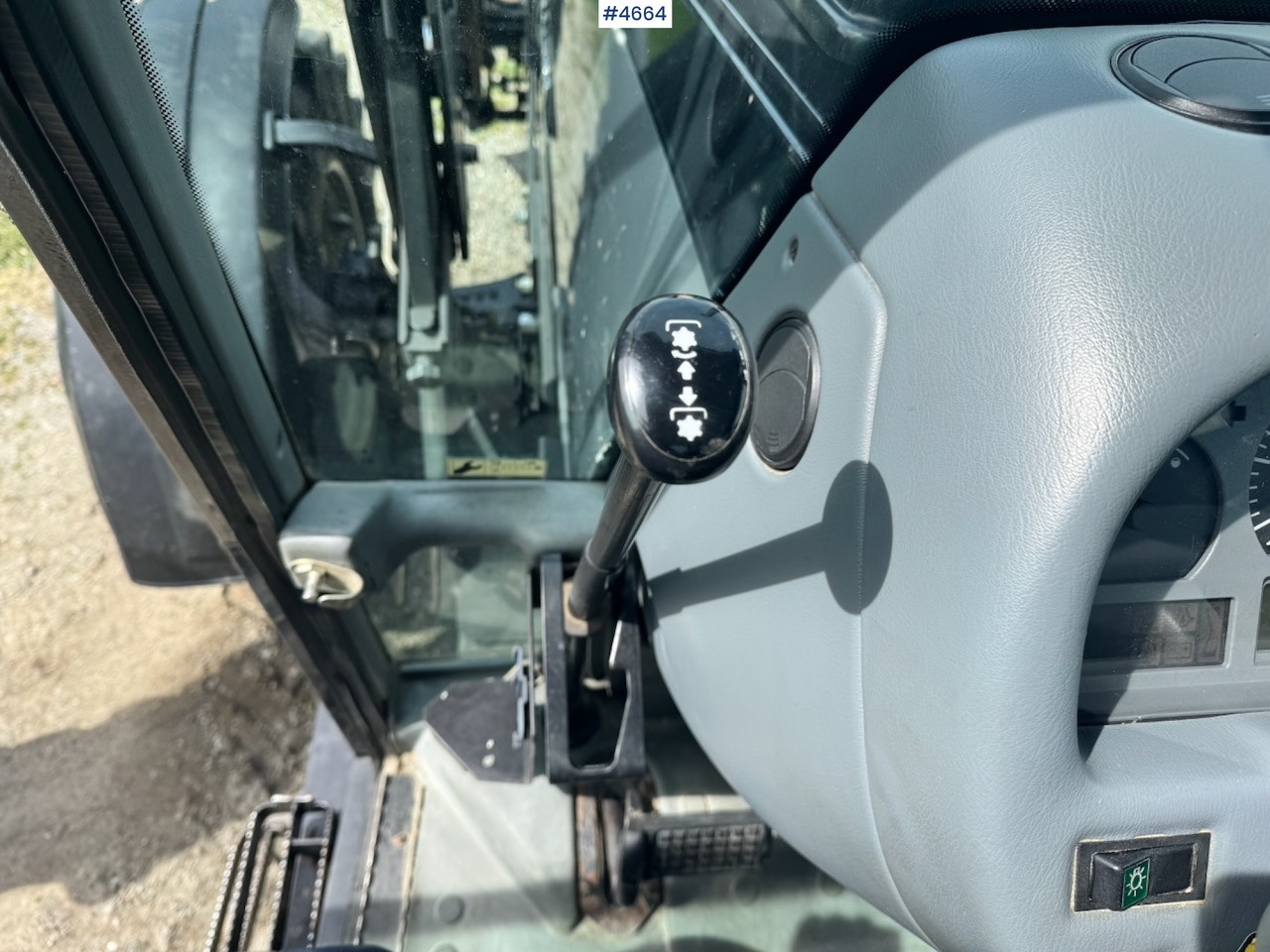 Tracteur agricole 2003 Valtra A85-4 4x4 with Front Loader – 4450 hours!: photos 21