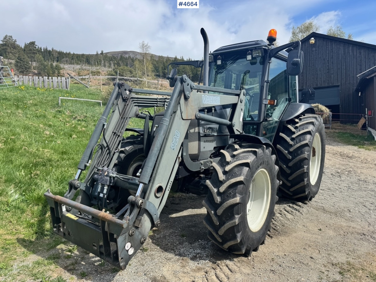 Tracteur agricole 2003 Valtra A85-4 4x4 with Front Loader – 4450 hours!: photos 7